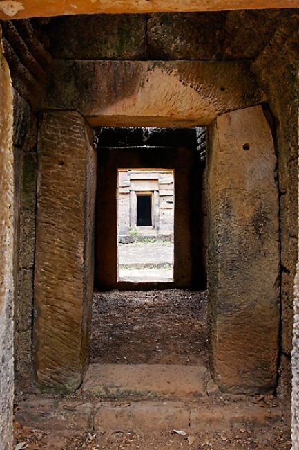 26-Prasat Ta Muen Toch-013